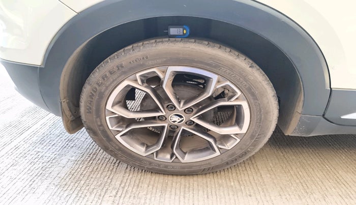 2022 Skoda KUSHAQ STYLE 1.0L TSI AT (6 AIRBAGS), Petrol, Automatic, 64,275 km, tyre