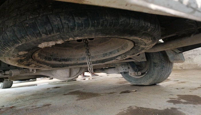 2015 Toyota Innova 2.5 G 8 STR, Diesel, Manual, 1,76,285 km, tyre