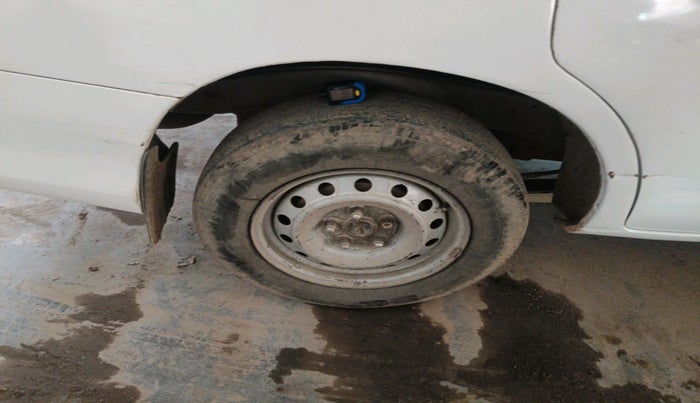 2015 Toyota Innova 2.5 G 8 STR, Diesel, Manual, 1,76,285 km, tyre