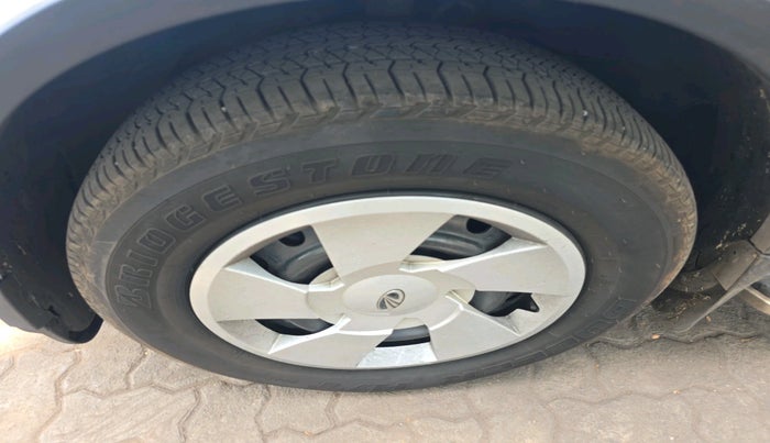 2017 Mahindra XUV500 W6, Diesel, Manual, 82,716 km, tyre