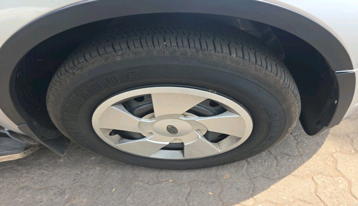 2017 Mahindra XUV500 W6, Diesel, Manual, 82,716 km, tyre