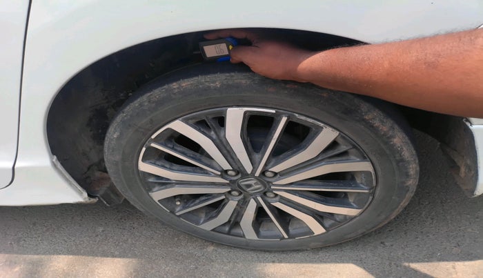 2017 Honda City 1.5L I-VTEC VX CVT, Petrol, Automatic, 1,08,635 km, tyre