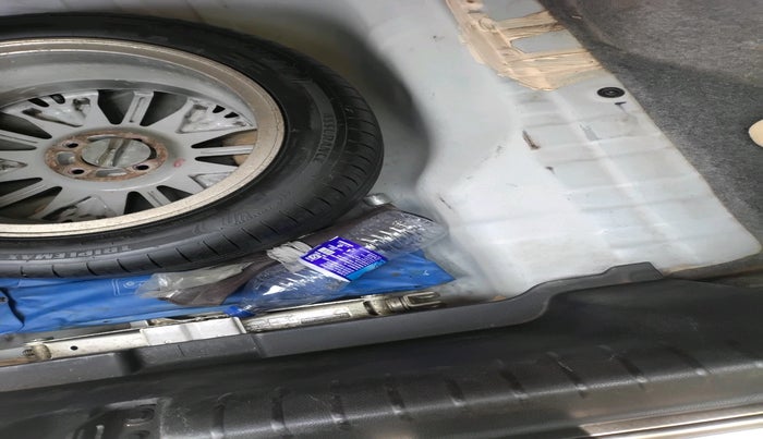 2017 Honda City 1.5L I-VTEC VX CVT, Petrol, Automatic, 1,08,635 km, tyre