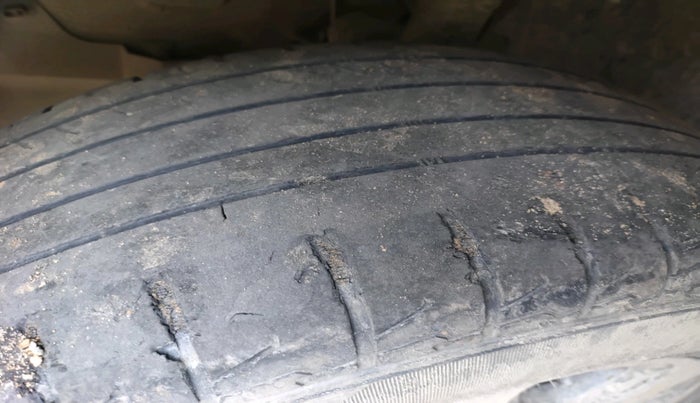 2021 Renault Duster RXS 1.3 TURBO PETROL MT, Petrol, Manual, 81,680 km, tyre