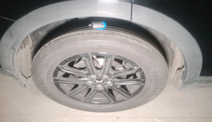 2025 Mahindra XUV700 AX 7 LUXURY D AT 7 STR, Diesel, Automatic, 9,656 km, tyre