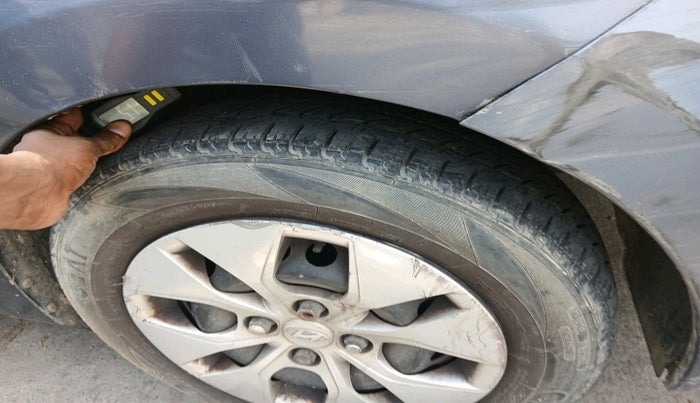 2014 Hyundai Xcent BASE 1.2, Petrol, Manual, 1,36,531 km, tyre