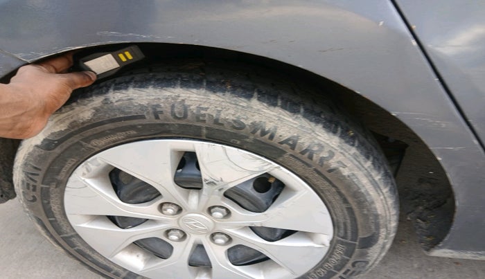 2014 Hyundai Xcent BASE 1.2, Petrol, Manual, 1,36,531 km, tyre