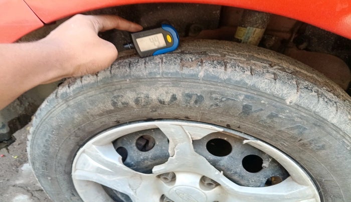 2014 Ford Ecosport TREND 1.5L DIESEL, Diesel, Manual, 1,23,993 km, tyre