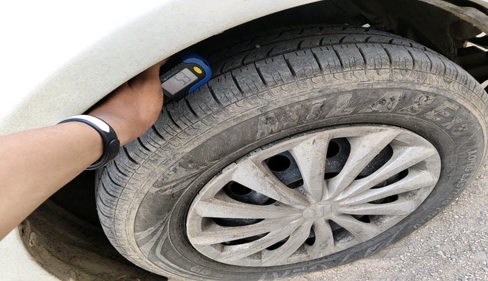 2015 Maruti Swift Dzire VDI, Diesel, Manual, 1,00,010 km, tyre