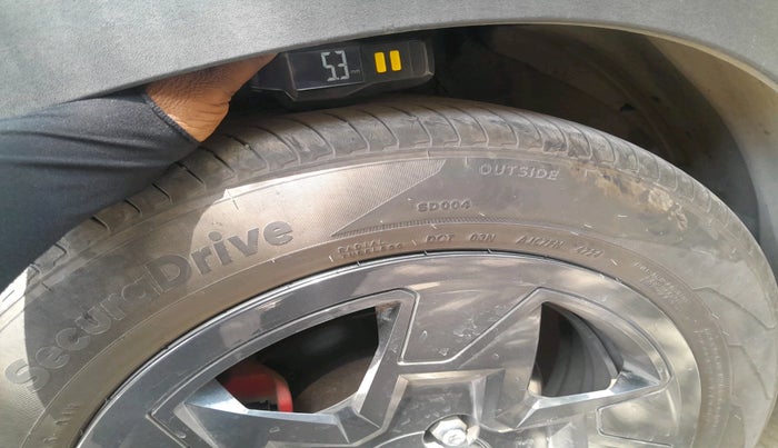 2024 Hyundai EXTER SX 1.2 MT Knight Edition Hy-CNG Duo, CNG, Manual, 17,565 km, tyre