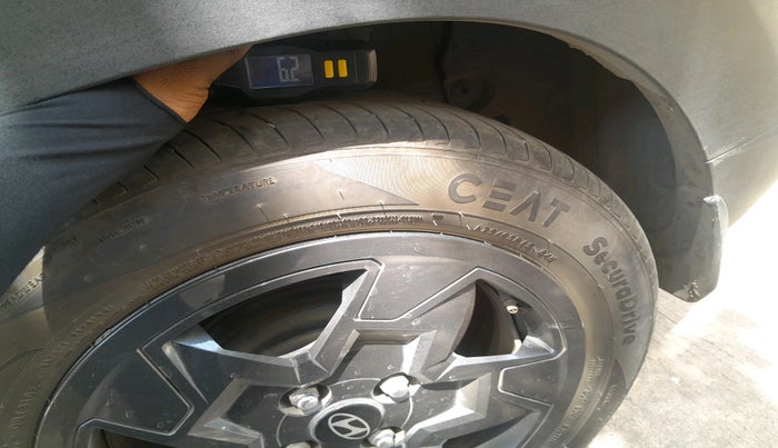 2024 Hyundai EXTER SX 1.2 MT Knight Edition Hy-CNG Duo, CNG, Manual, 17,565 km, tyre