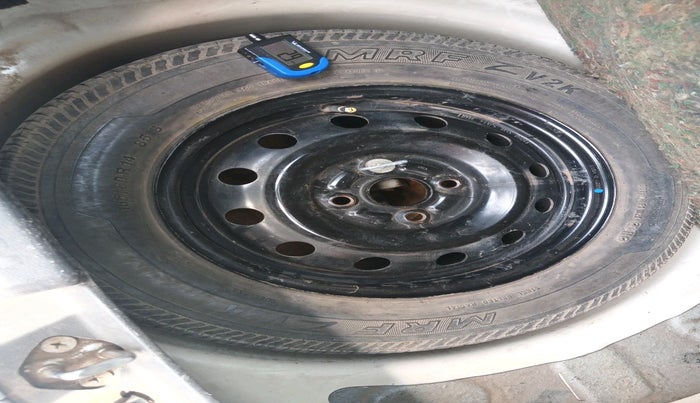 2011 Maruti Swift VXI, Petrol, Manual, 55,221 km, tyre