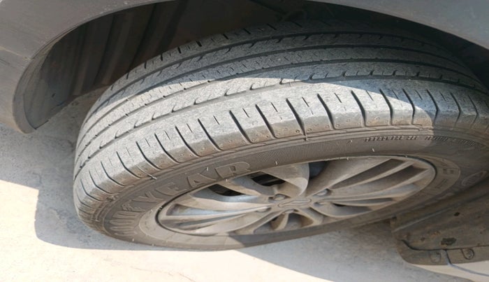 2017 Maruti S Cross ZETA 1.3, Diesel, Manual, 56,460 km, tyre