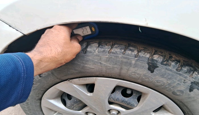 2015 Hyundai Grand i10 SPORTZ 1.2 KAPPA VTVT, CNG, Manual, 1,21,713 km, tyre