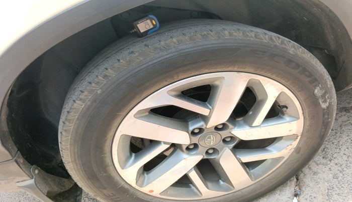 2022 Tata Safari XZ PLUS 6 S, Diesel, Manual, 59,688 km, tyre