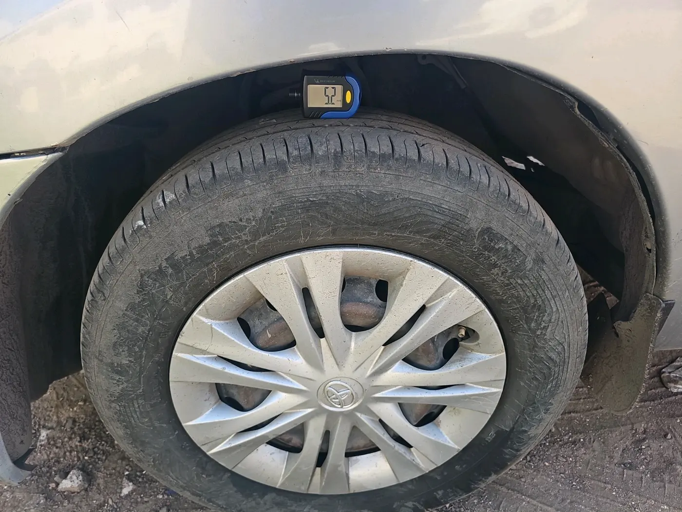2015 Toyota Innova 2.5 GX 7 STR, Diesel, Manual, 2,44,074 km, tyre