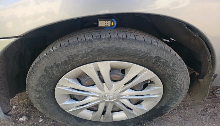 2015 Toyota Innova 2.5 GX 7 STR, Diesel, Manual, 2,44,074 km, tyre