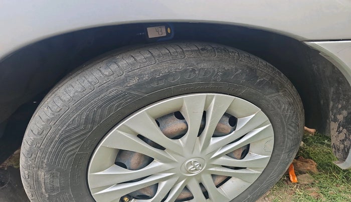 2015 Toyota Innova 2.5 GX 7 STR, Diesel, Manual, 2,44,074 km, tyre