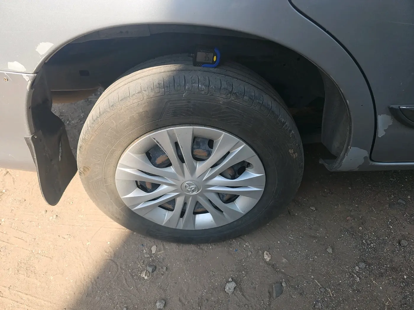 2015 Toyota Innova 2.5 GX 7 STR, Diesel, Manual, 2,44,074 km, tyre