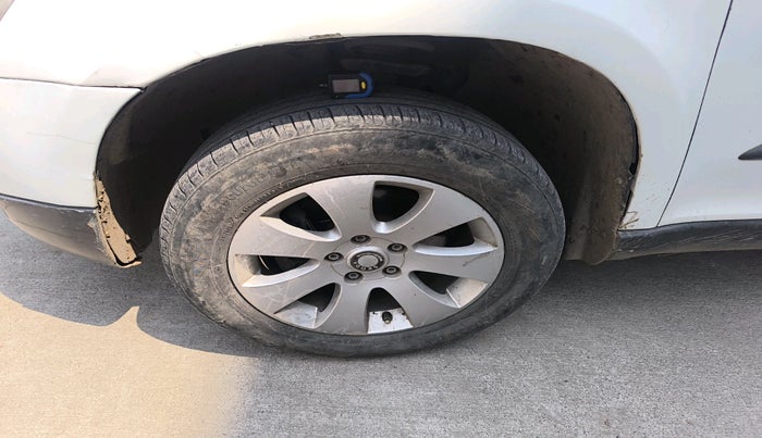 2011 Skoda Yeti ELEGANCE 2.0 TDI CR 4X4, Diesel, Manual, 2,27,726 km, tyre