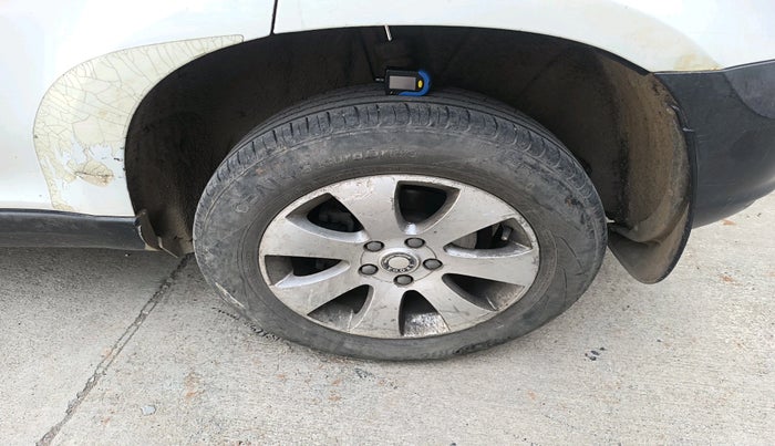 2011 Skoda Yeti ELEGANCE 2.0 TDI CR 4X4, Diesel, Manual, 2,27,726 km, tyre