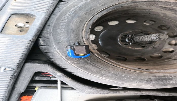 2011 Skoda Yeti ELEGANCE 2.0 TDI CR 4X4, Diesel, Manual, 2,27,726 km, tyre