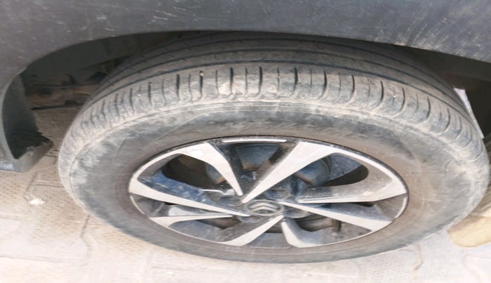 2024 CITROEN C3 SHINE 1.2 DUAL TONE , Petrol, Manual, 40,218 km, tyre