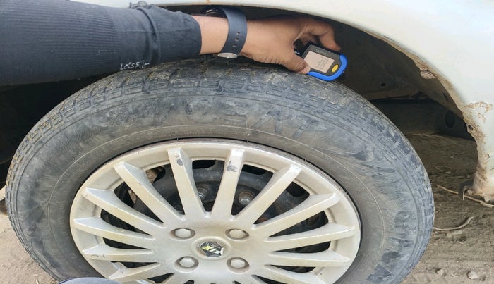 2015 Chevrolet Tavera NEO LS B3 10 STR BS III, Diesel, Manual, 1,33,012 km, tyre