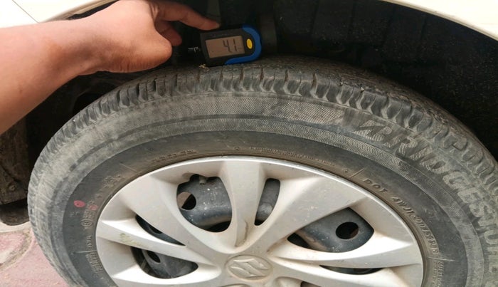 2022 Maruti Swift VXI, Petrol, Manual, 28,088 km, tyre