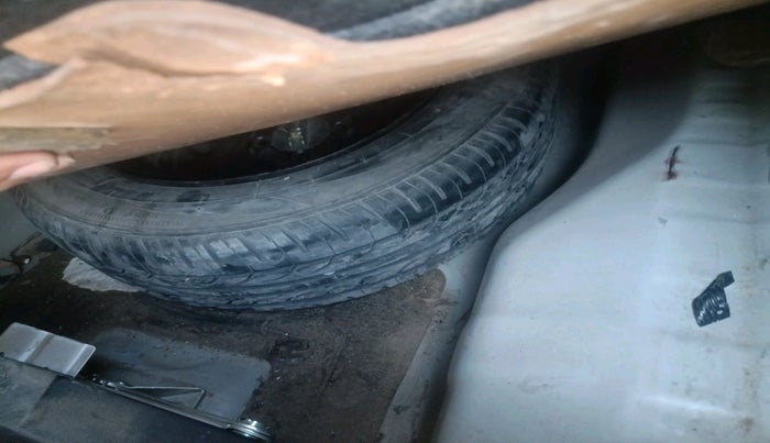 2015 Honda City 1.5L I-VTEC V MT, Petrol, Manual, 1,08,834 km, tyre