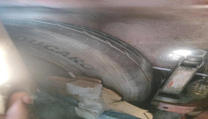 2014 Hyundai Eon ERA +, Petrol, Manual, 85,898 km, tyre