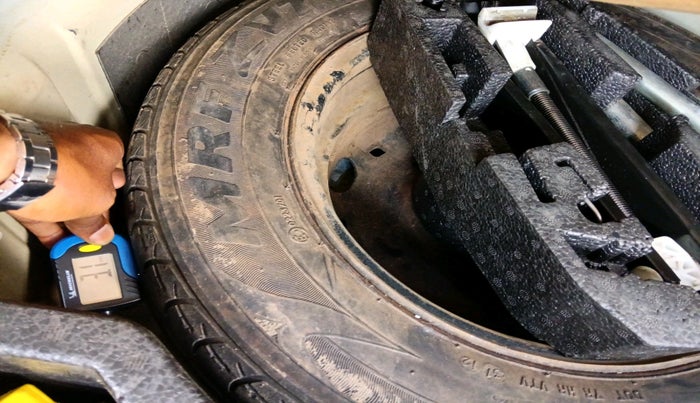 2012 Skoda Rapid AMBITION 1.6 TDI CR MT PLUS, Diesel, Manual, 2,63,855 km, tyre