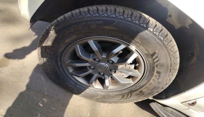 2017 Mahindra TUV300 T10 AMT, Diesel, Automatic, 8,486 km, tyre