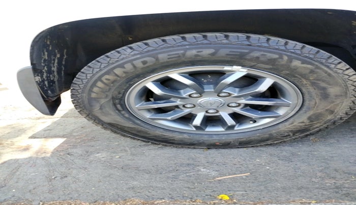 2017 Mahindra TUV300 T10 AMT, Diesel, Automatic, 8,486 km, tyre