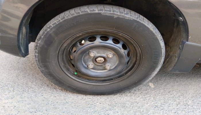 2013 Maruti Alto 800 LXI CNG, CNG, Manual, 1,45,923 km, tyre