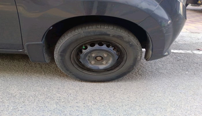 2013 Maruti Alto 800 LXI CNG, CNG, Manual, 1,45,923 km, tyre