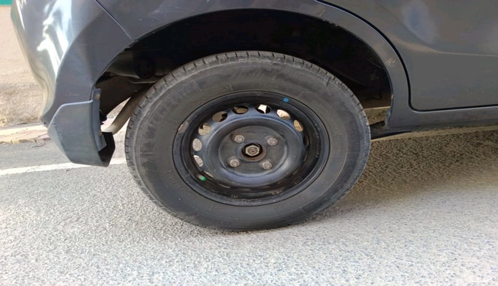 2013 Maruti Alto 800 LXI CNG, CNG, Manual, 1,45,923 km, tyre