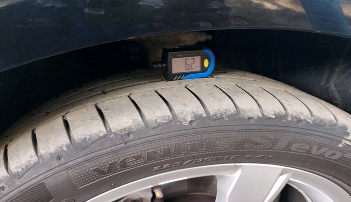 2025 Audi A4 40 TFSI Premium, Petrol, Automatic, 10,309 km, tyre