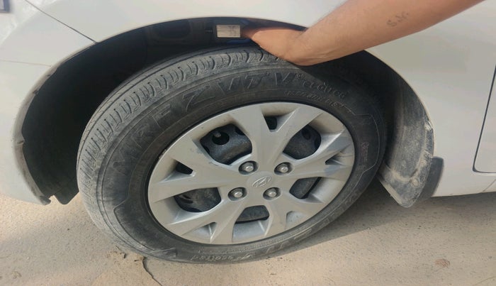 2015 Hyundai Grand i10 SPORTZ 1.2 KAPPA VTVT, Petrol, Manual, 67,568 km, tyre