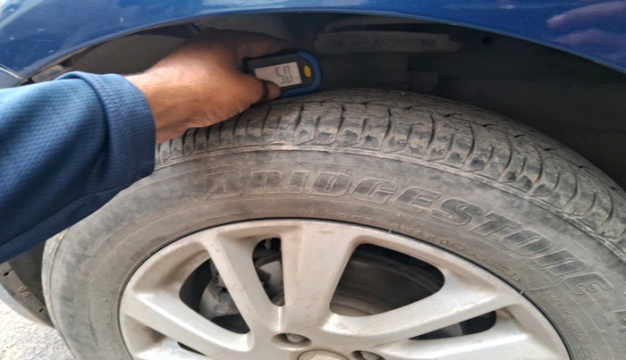 2012 Maruti Swift ZXI, Petrol, Manual, 99,231 km, tyre