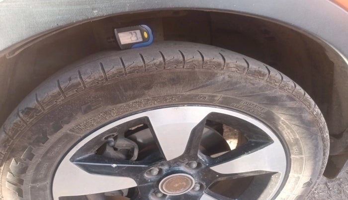 2019 Tata NEXON XZA PLUS PETROL DUAL TONE, Petrol, Automatic, 1,24,484 km, tyre