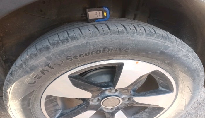 2019 Tata NEXON XZA PLUS PETROL DUAL TONE, Petrol, Automatic, 1,24,484 km, tyre