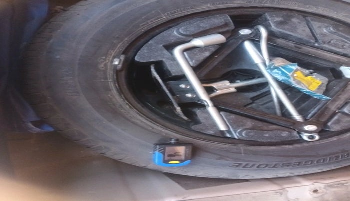 2019 Tata NEXON XZA PLUS PETROL DUAL TONE, Petrol, Automatic, 1,24,484 km, tyre