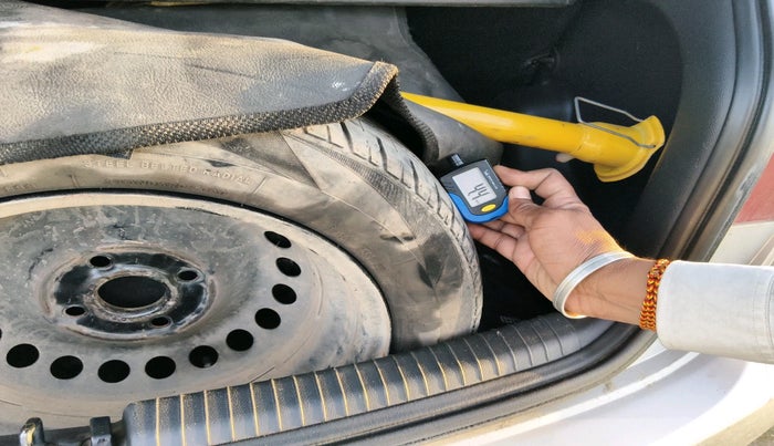 2015 Hyundai Grand i10 ASTA (O) 1.2 KAPPA VTVT, CNG, Manual, 2,50,001 km, tyre