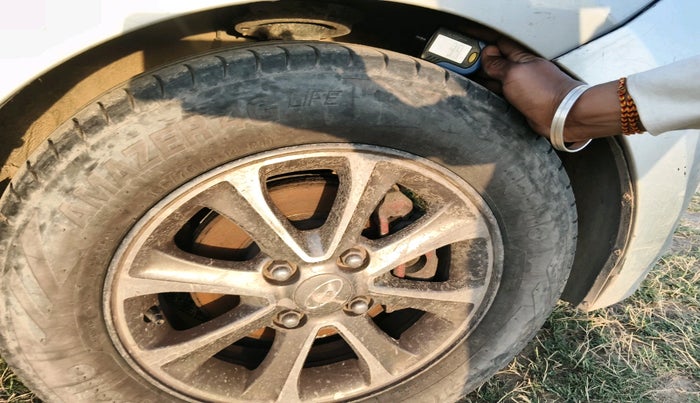 2015 Hyundai Grand i10 ASTA (O) 1.2 KAPPA VTVT, CNG, Manual, 2,50,001 km, tyre