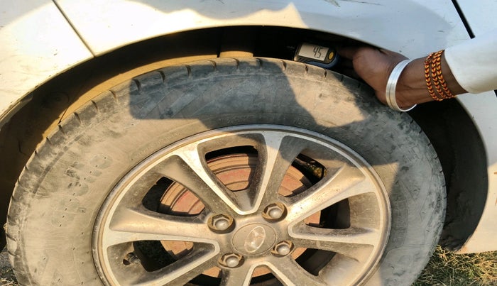 2015 Hyundai Grand i10 ASTA (O) 1.2 KAPPA VTVT, CNG, Manual, 2,50,001 km, tyre