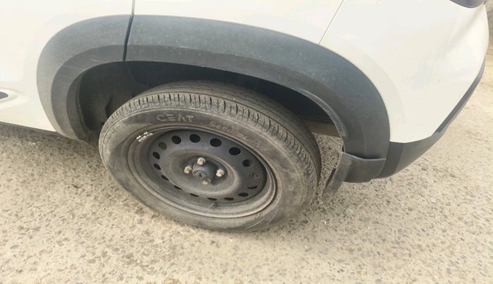 2023 Renault Kiger RXE MT, Petrol, Manual, 19,490 km, tyre