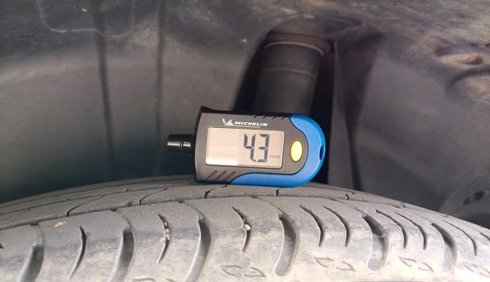 2023 Maruti XL6 ALPHA PLUS MT, Petrol, Manual, 41,341 km, tyre