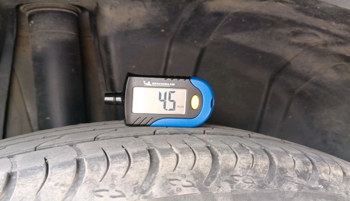 2023 Maruti XL6 ALPHA PLUS MT, Petrol, Manual, 41,341 km, tyre