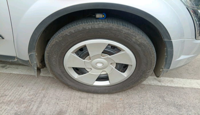 2021 Mahindra XUV500 W7, Diesel, Manual, 1,04,254 km, tyre